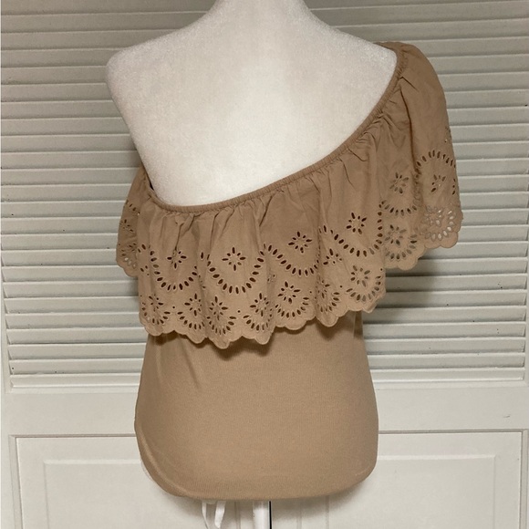 EUC Old Navy One Shoulder Blouse with Eyelet Trim Size Large - Picture 7 of 10